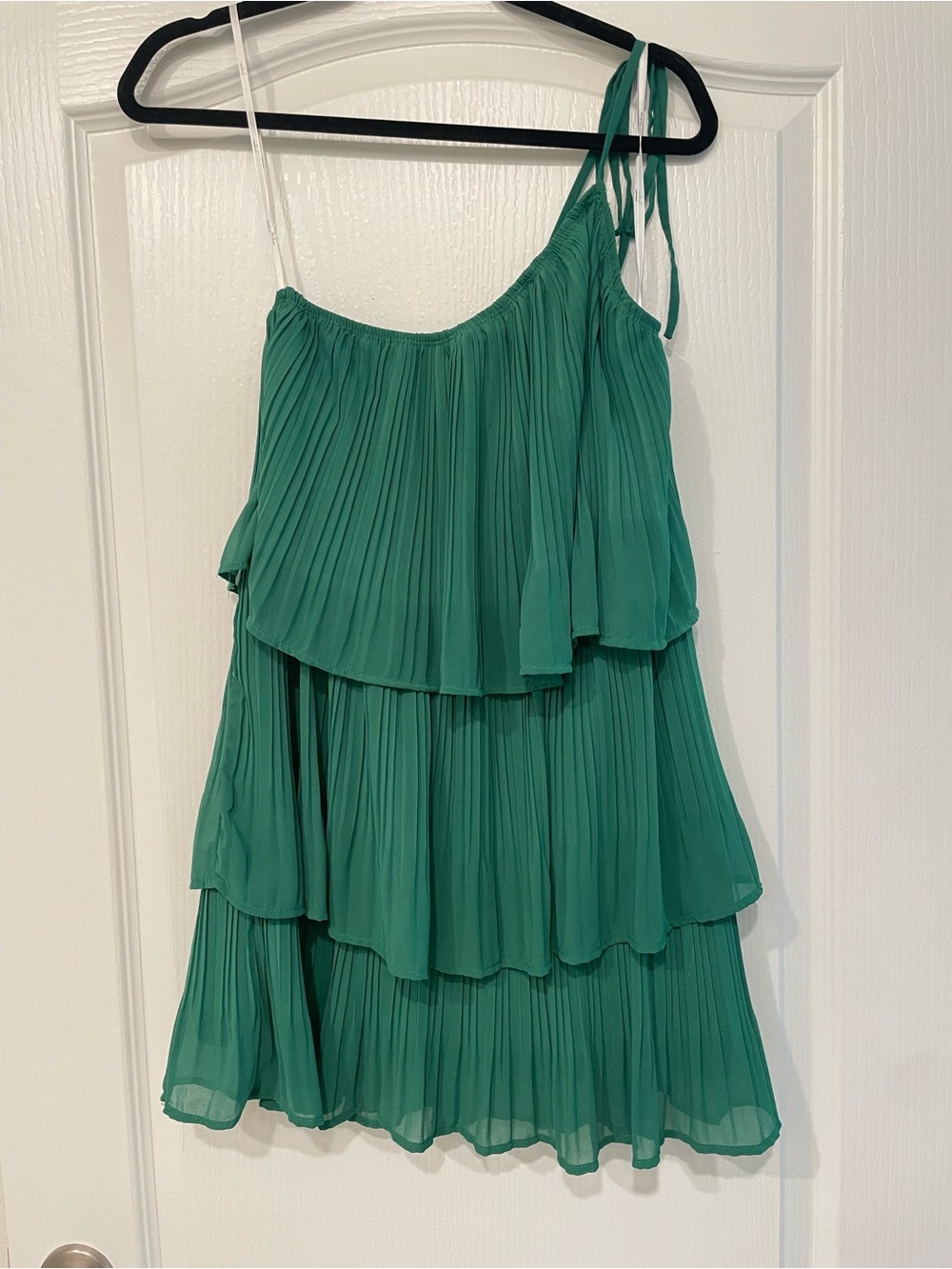 Lulu's One Shoulder Emerald Green Tiered Pleated Dress